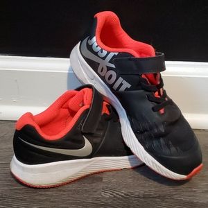 Nike Black & Orange Size Youth 2.5 Sneakers